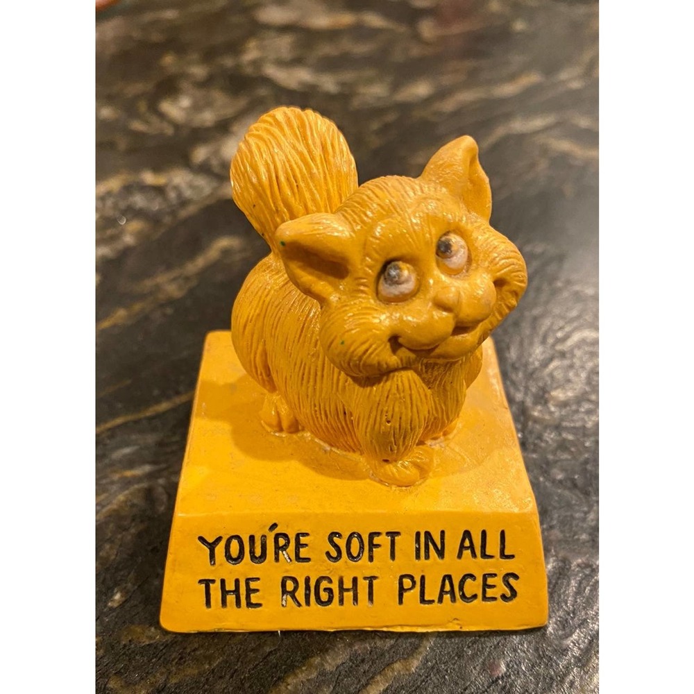 Vintage 1975 Wallace Berrie cat figure "you're soft in all the right places"